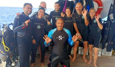 guide on booking group scuba diving in Hurghada